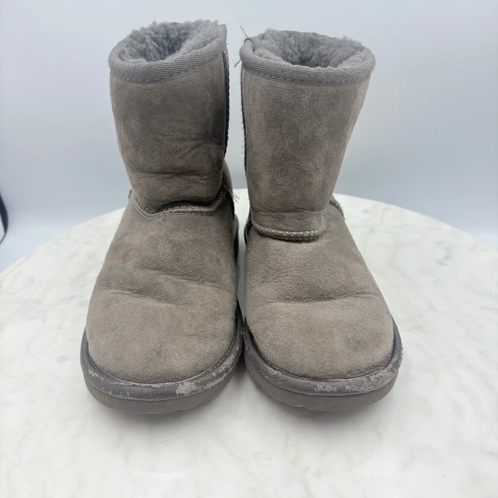 UGG Australia Grey Suede Sheepskin Lined Boots Youth Girls Size 12 Warm‎ Comfort